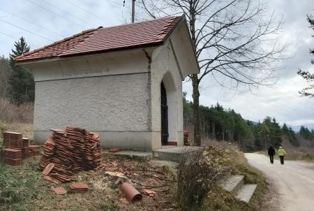 ZAMENJAVA KRITINE KAPELICA LOŠKO 01 FOTO BOŠTJAN OTONIČAR